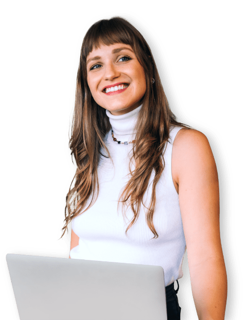 Ragazza che sorride con laptop